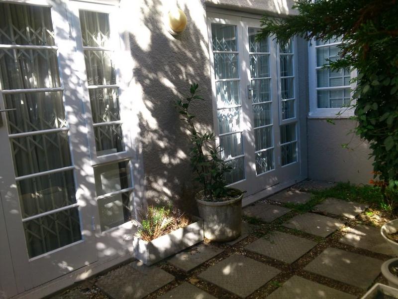 To Let 1 Bedroom Property for Rent in Tamboerskloof Western Cape